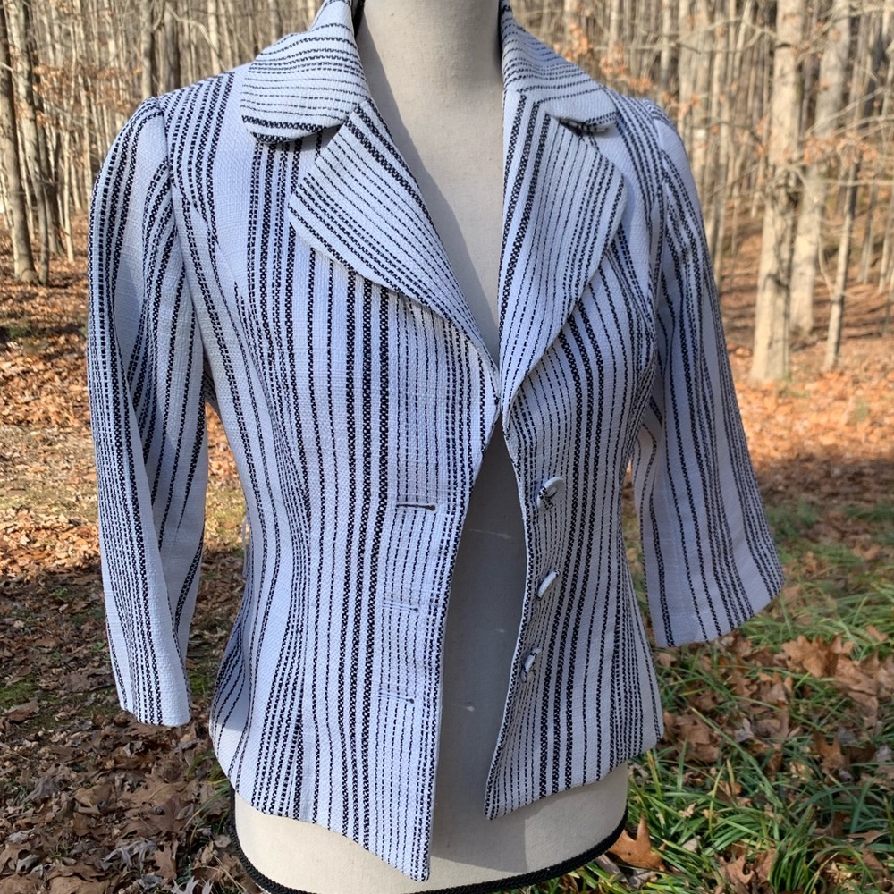 White House | Black Market Blazer in EUC Size 4